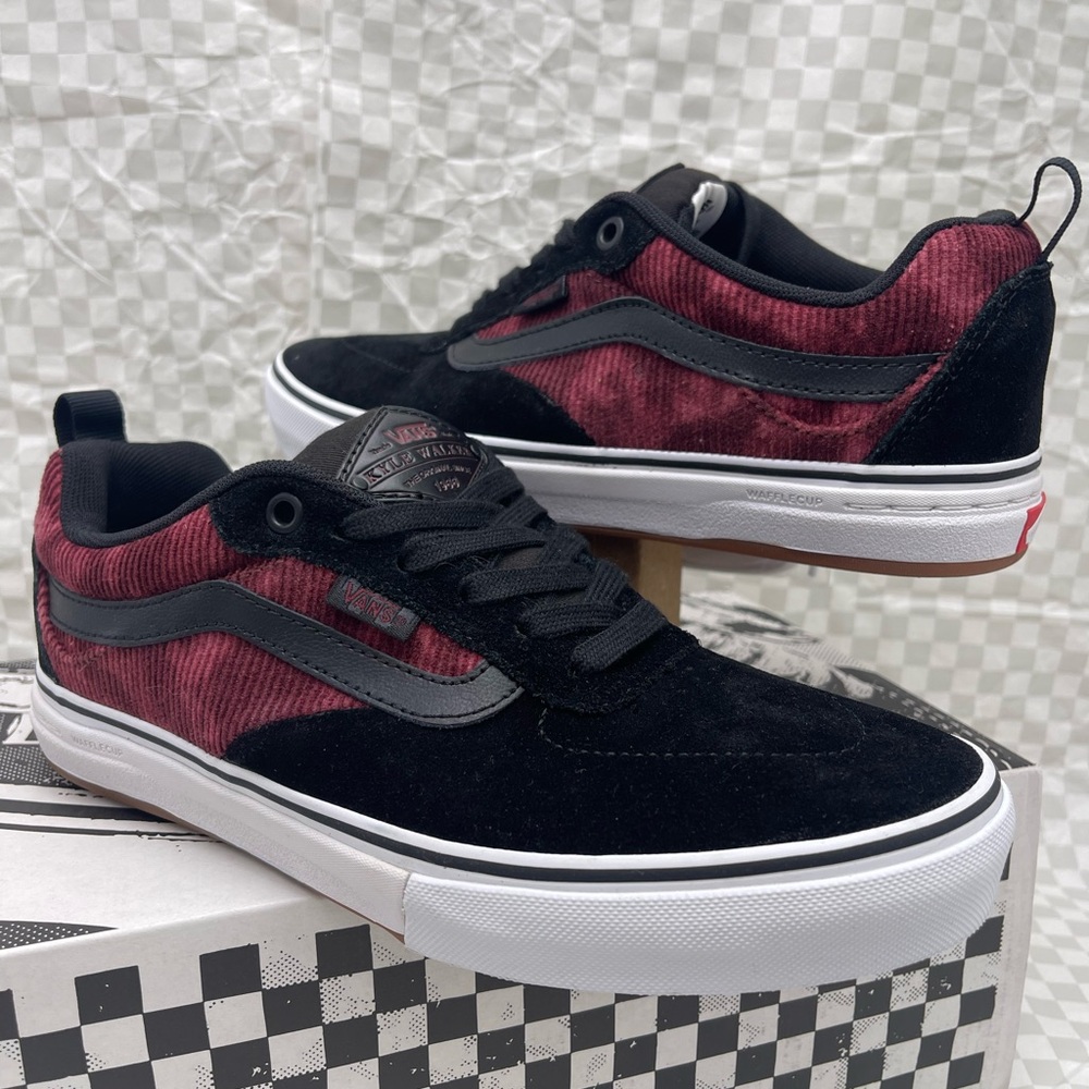 Vans WMNS Kyle Walker
Corduroy Tie-Dye/Black/White Sneakers 
VN0A5JIEX4C - Picture 11 of 16